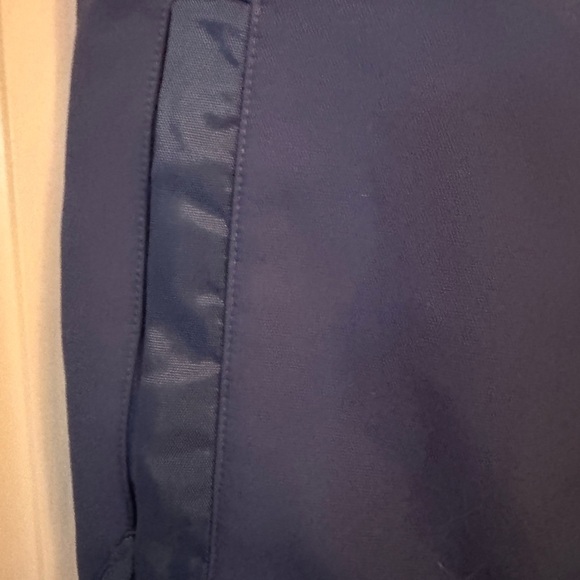 Duluth Trading Company, Men's 8 pocket navy blue Vest - Picture 2 of 9